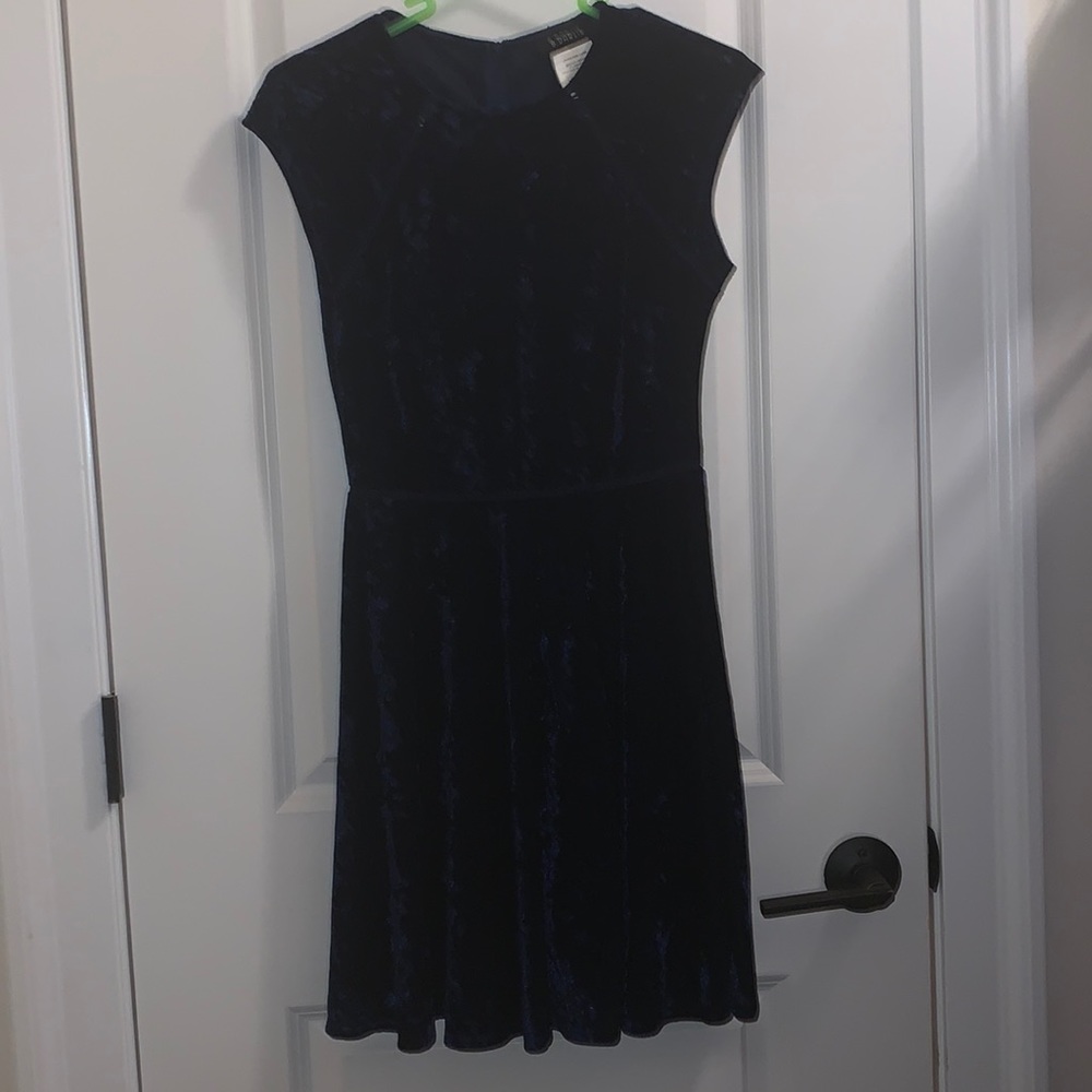 B. DARLIN SIZE 1/2 NAVY DRESS